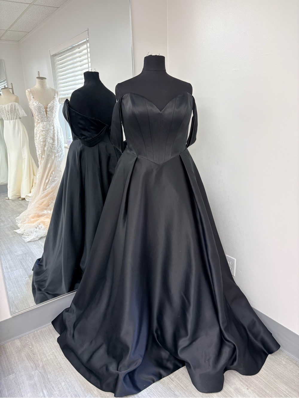 Size 20 basque waist Elegant Black Off-Shoulder wedding Gown Dress New